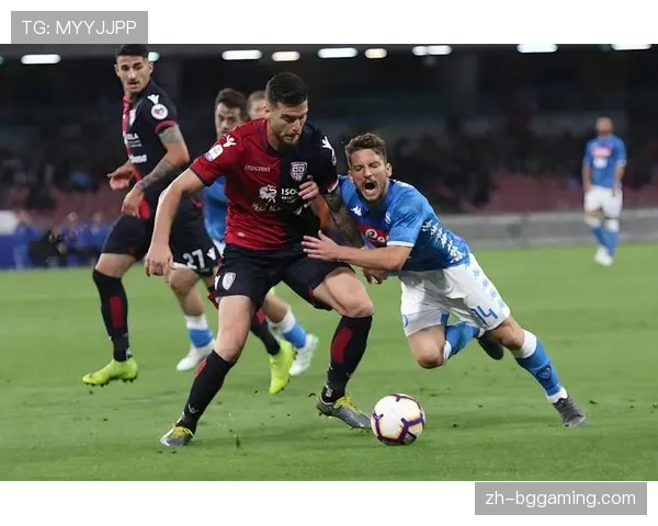 传莱切有意免签一位经验丰富的中卫，以带领年轻防线执行混合防守